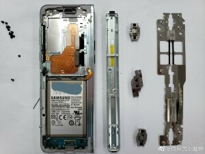 Samsung-Galaxy-fold-desmontaje-bisagra.jpg