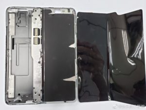 Samsung-Galaxy-fold-desmontaje-pantalla-300x225.jpg