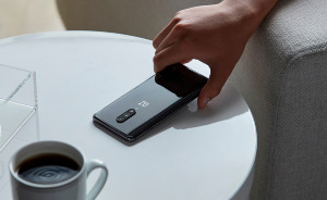 oneplus-7-pr-mesita.jpg