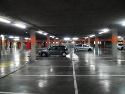 interiorparkingbastanteiluminado.jpg
